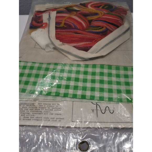 Vintage Bucilla Crewel Kit 1942 "SUSIE Q" Doll Crewel Embroidery Pillow - Picture 4 of 7